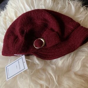 NWT Elegant Burgundy Wool Beret with 🎀